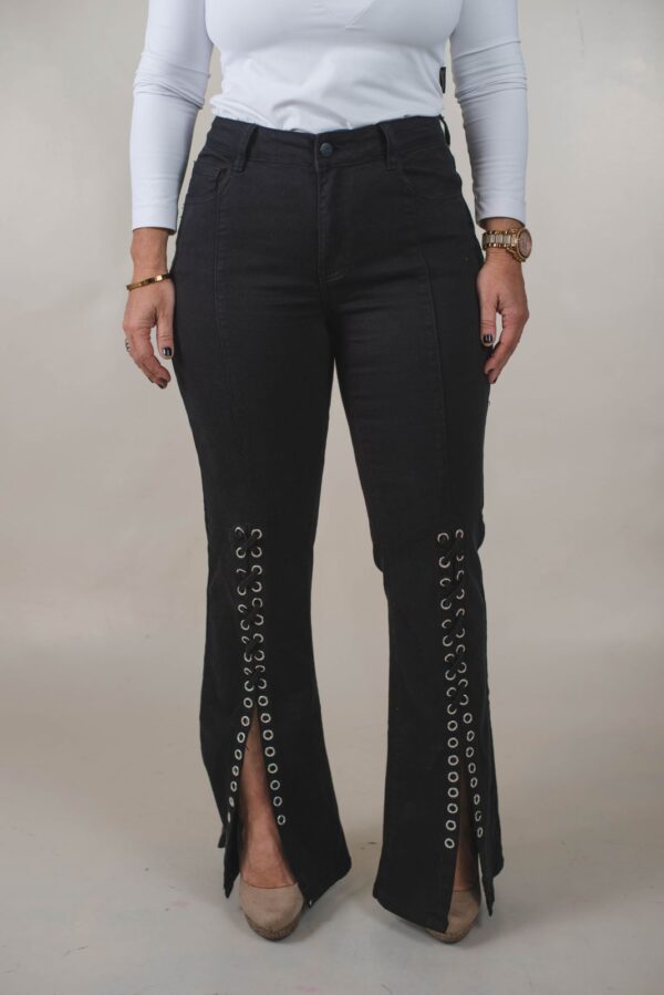 JEAN SEMI OXFORD SÚPER ELASTIZADO TAJO ADELANTE CON OJALILLOS