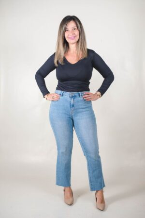 JEANS RECTO ELASTIZADO RUEDO DESFLECADO Denim Medio 1 JEAN RECTO SÚPER ELASTIZADO RUEDO DESFLECADO