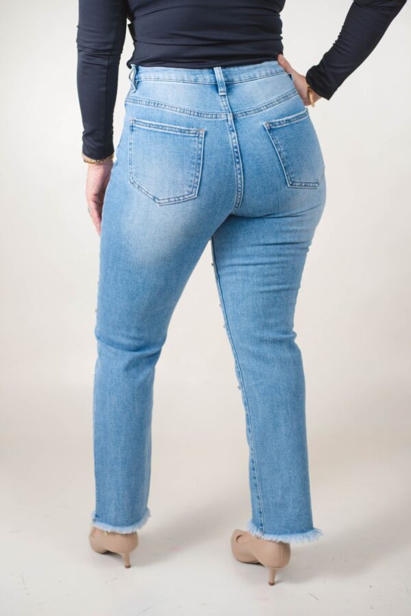 JEAN RECTO SÚPER ELASTIZADO RUEDO DESFLECADO CON APLIQUES STRASS