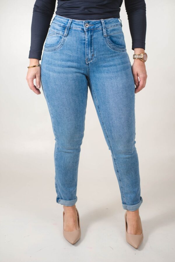JEAN REGULAR EXTRA LYCRA BOLSILLOS BORDADOS