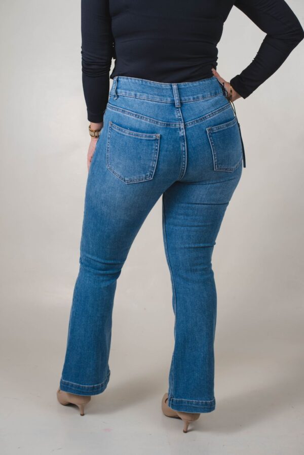 JEAN SEMI OXFORD SÚPER ELASTIZADO DOBLE BOTÓN