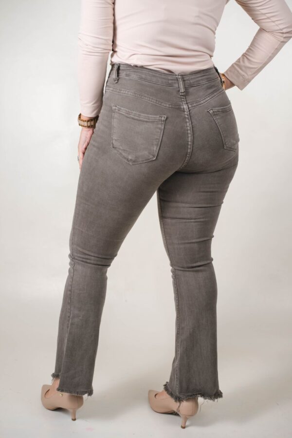 JEAN SEMI OXFORD SÚPER ELASTIZADO RUEDO DESFLECADO
