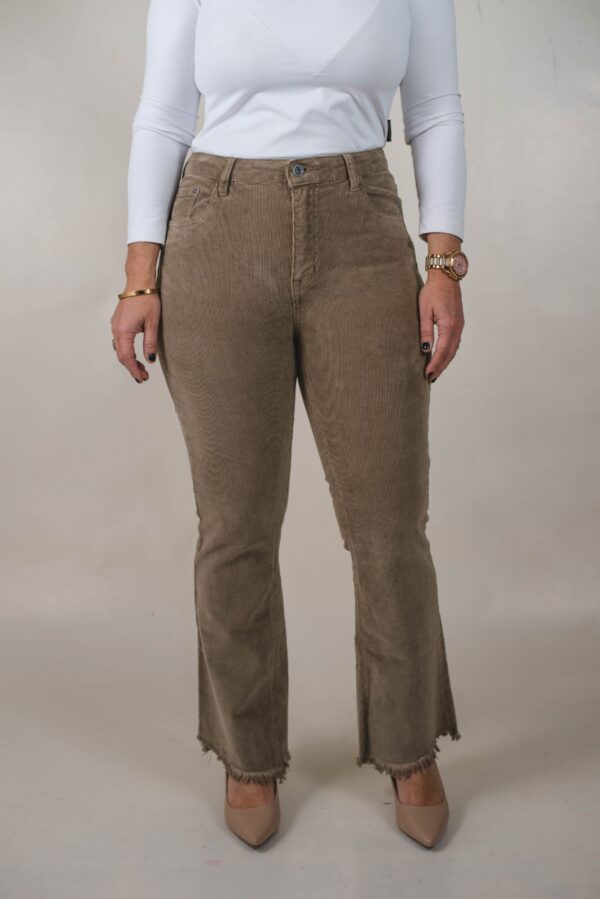 PANTALÓN PANA ELASTIZADO SEMI OXFORD RUEDO DESFLECADO