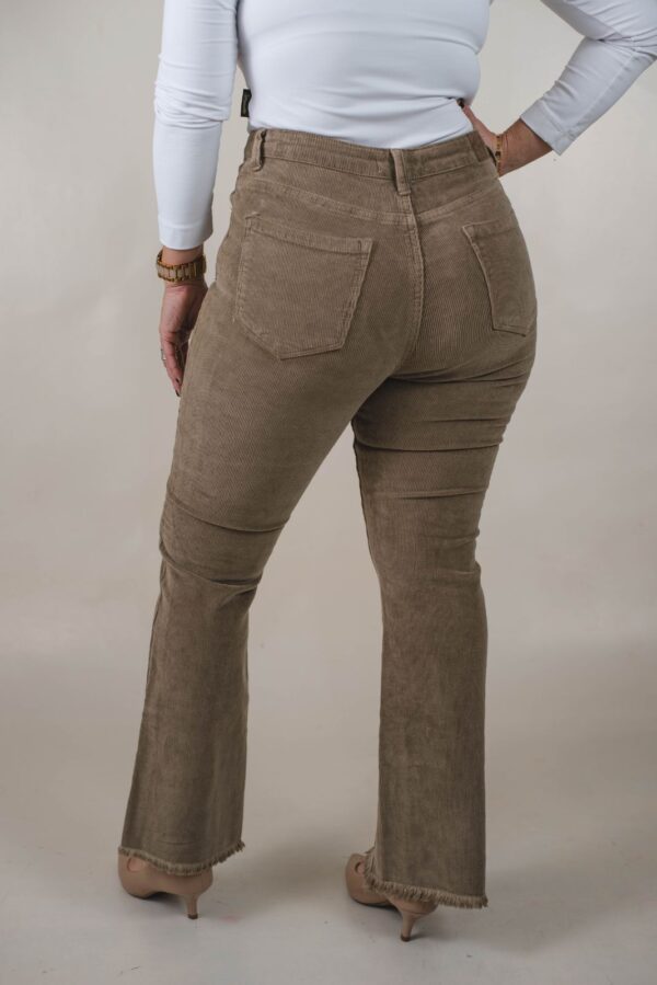PANTALÓN PANA ELASTIZADO SEMI OXFORD RUEDO DESFLECADO